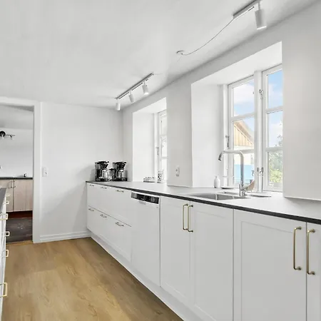 Six-bedroom In Hébergement de vacances Haderslev