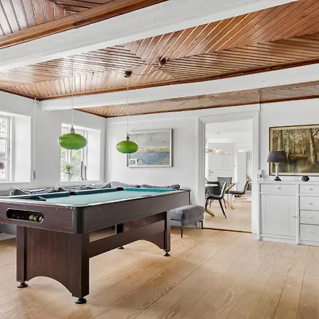 Six-bedroom In Hébergement de vacances *