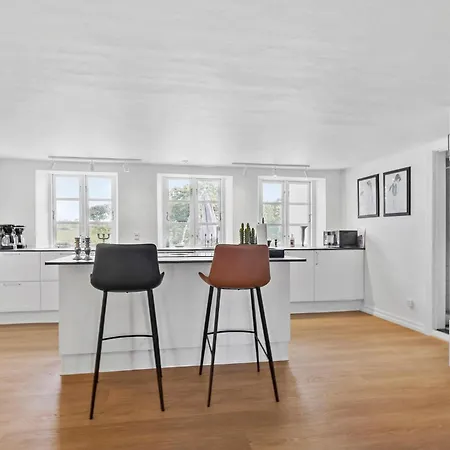 Six-bedroom In Hébergement de vacances Haderslev