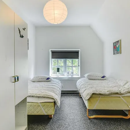 Six-bedroom In *