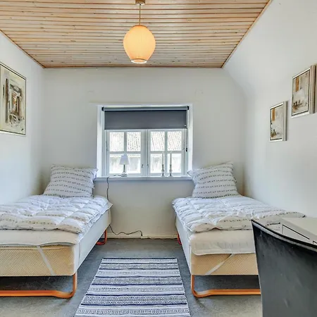 Six-bedroom In Hébergement de vacances Haderslev