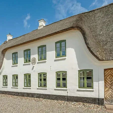 Six-bedroom In