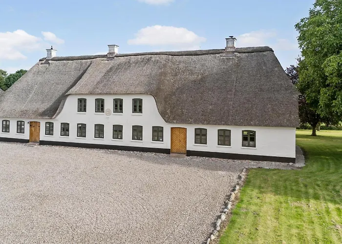 Six-bedroom In Tatil Evi *