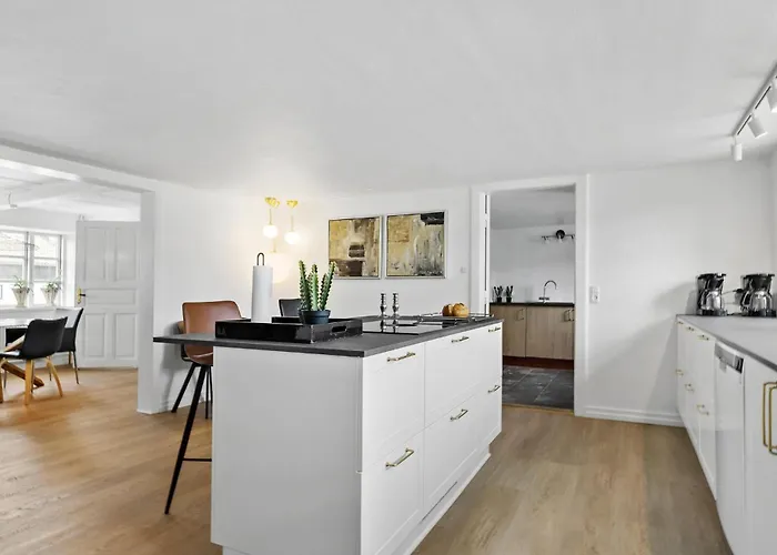 Six-bedroom In Tatil Evi *