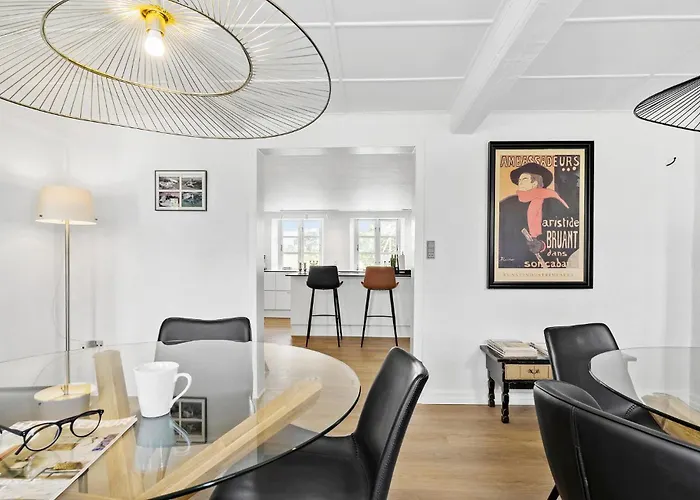 Six-bedroom In