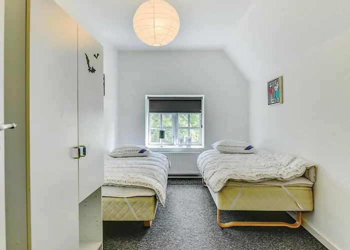 Six-bedroom In *
