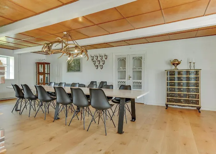 Six-bedroom In Tatil Evi
