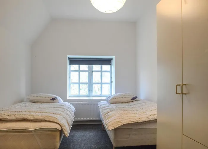 Six-bedroom In Hébergement de vacances *